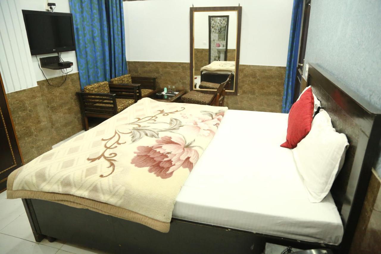 Hotel Diamond Palace Chandīgarh 외부 사진