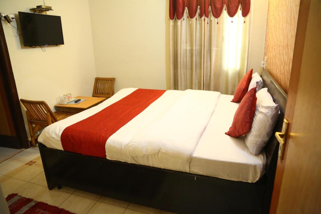Hotel Diamond Palace Chandīgarh 외부 사진