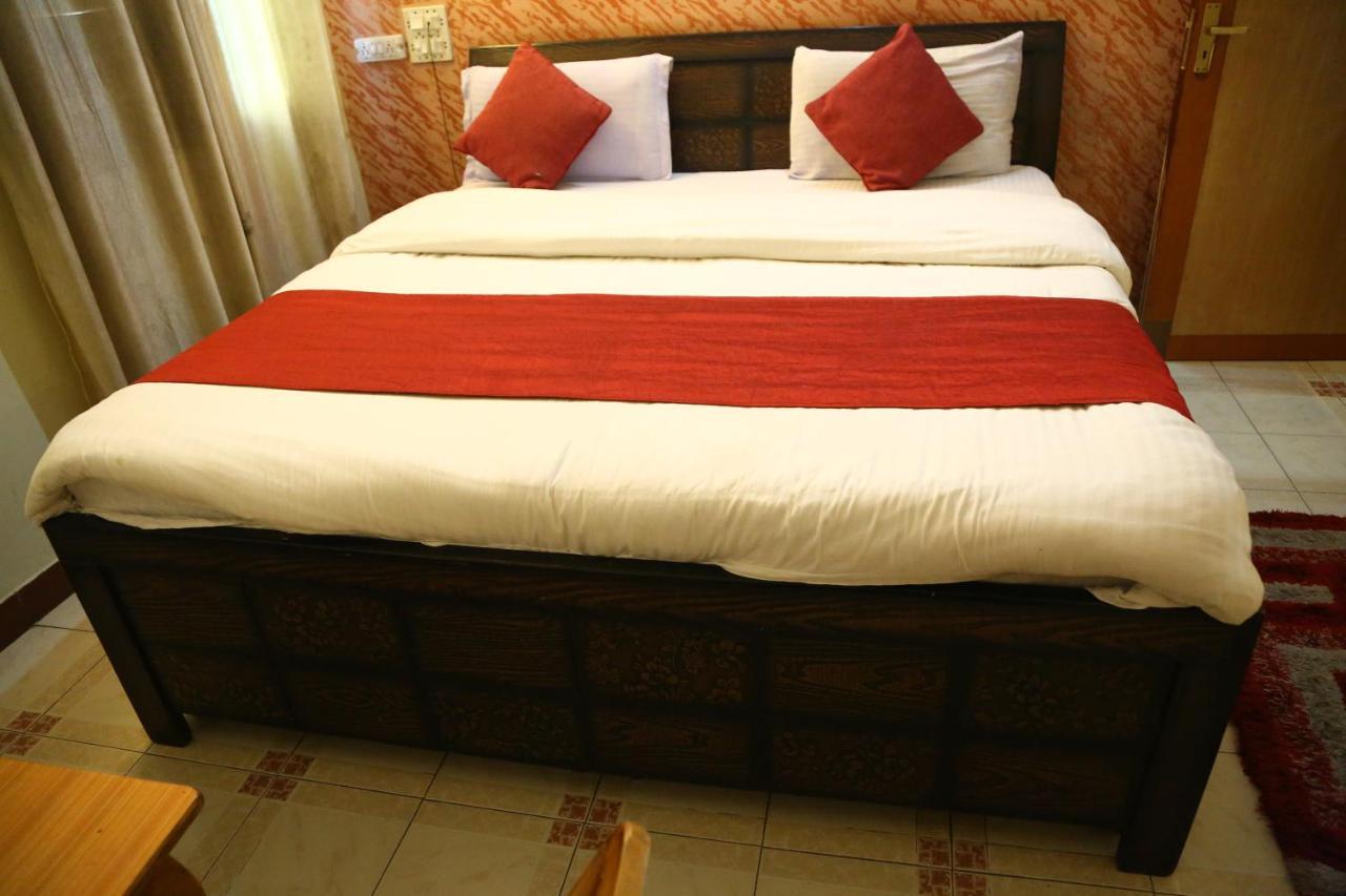 Hotel Diamond Palace Chandīgarh 외부 사진
