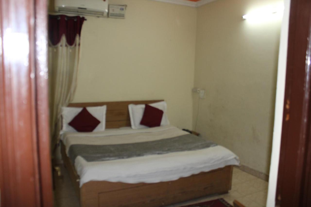 Hotel Diamond Palace Chandīgarh 외부 사진